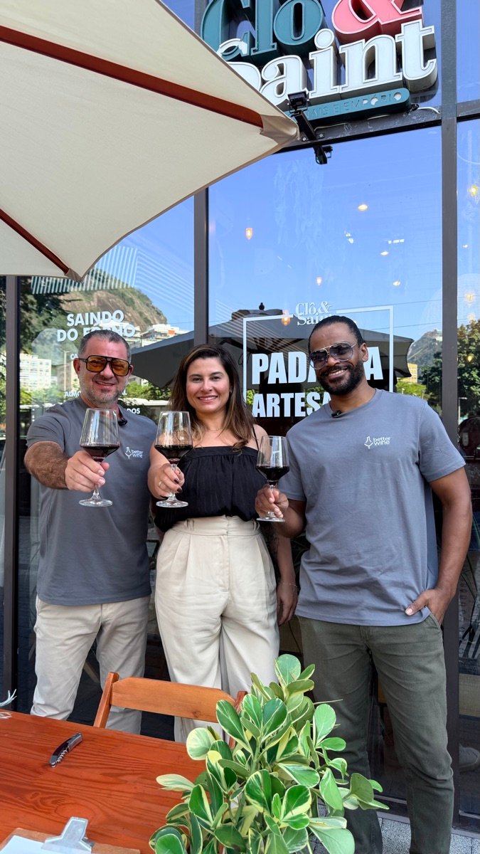 Brinde de vinho na Clô & Saint — Wine Party